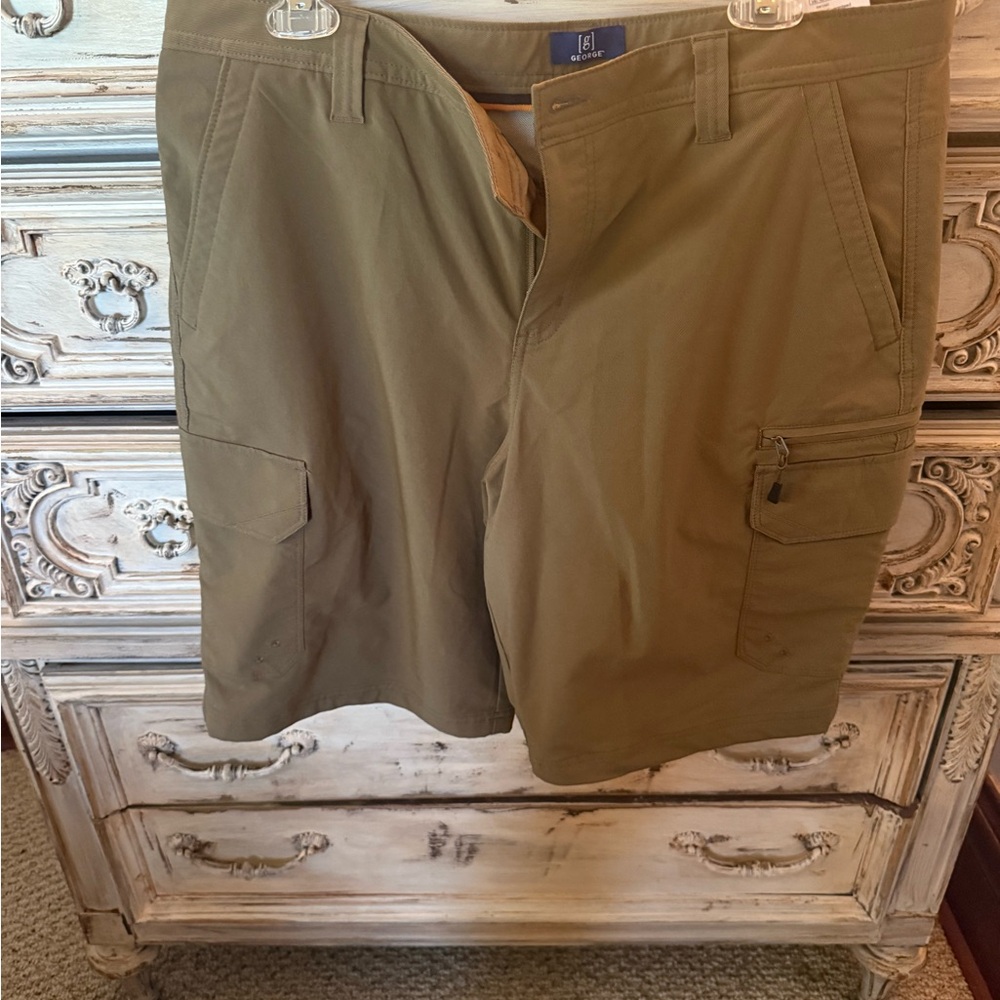 Men's Olive Cargo Shorts